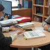 Idoia Murga (IH, CSIC) durante su conversación vis a vis con una alumna del IES Alonso Berruguete de Palencia